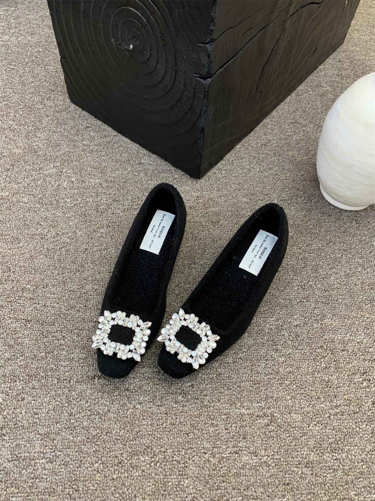 Temperament velvet flat-soled single shoes shallow mouth 2024 warm new square buckle celebrity fashion rhinestone autumn and winter cotton shoes women 35 чёрный
Temperament velvet flat-soled single shoes shallow mouth 2024 warm new square buckle celebrity fashion rhinestone autumn and winter cotton shoes women 35 чёрный
