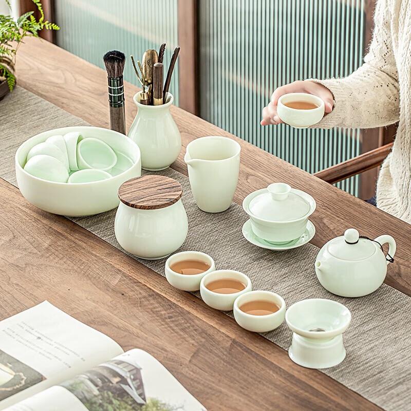 Su s Ceramic Jadeite Kung Fu Tea Set
Su s Ceramic Jadeite Kung Fu Tea Set