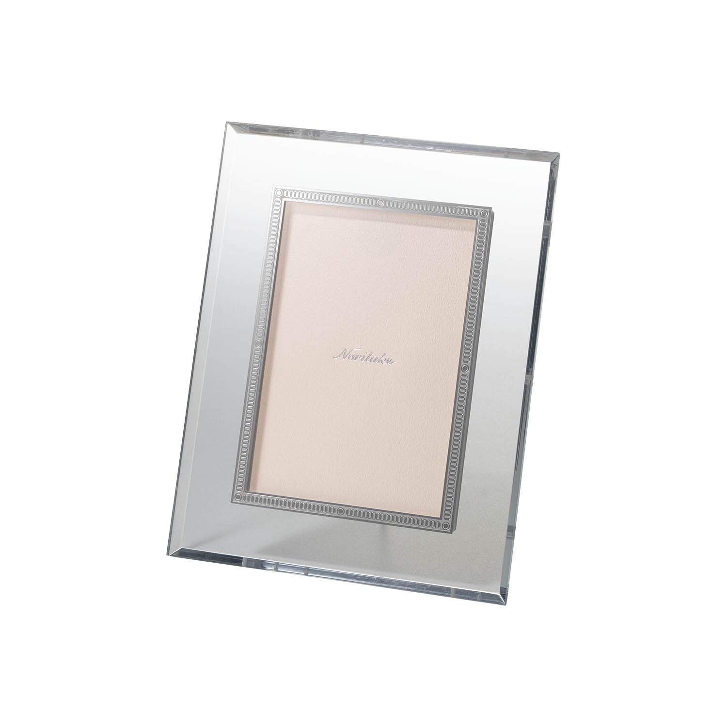 Фоторамка Noritake Высота Ширина Глубина 2 см Rochelle Platinum 1 шт. Платиновый акрил примерно. 19см, примерно. 15см, примерно. AC-PH/MC02
Фоторамка Noritake Высота Ширина Глубина 2 см Rochelle Platinum 1 шт. Платиновый акрил примерно. 19см, примерно. 15см, примерно. AC-PH/MC02