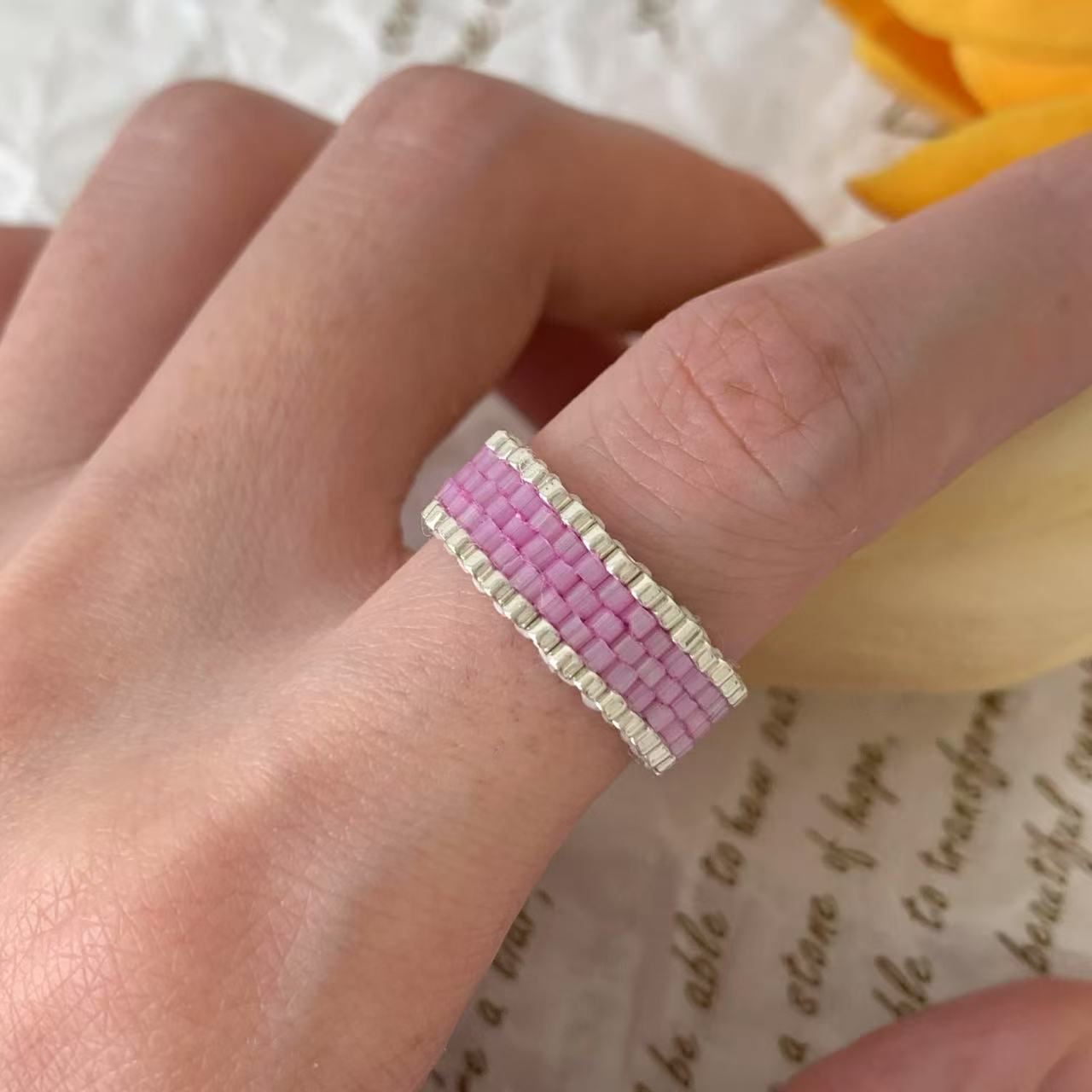 Opal glass woven ring Korean niche simple index finger ring fashionable versatile high-end sense jewelry women
Opal glass woven ring Korean niche simple index finger ring fashionable versatile high-end sense jewelry women