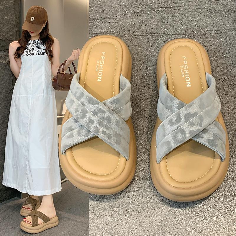 Slippers cross thick-soled slippers women s 2025 summer new printed thick-soled outer wear fashionable cool slippers women 35 чёрный
Slippers cross thick-soled slippers women s 2025 summer new printed thick-soled outer wear fashionable cool slippers women 35 чёрный