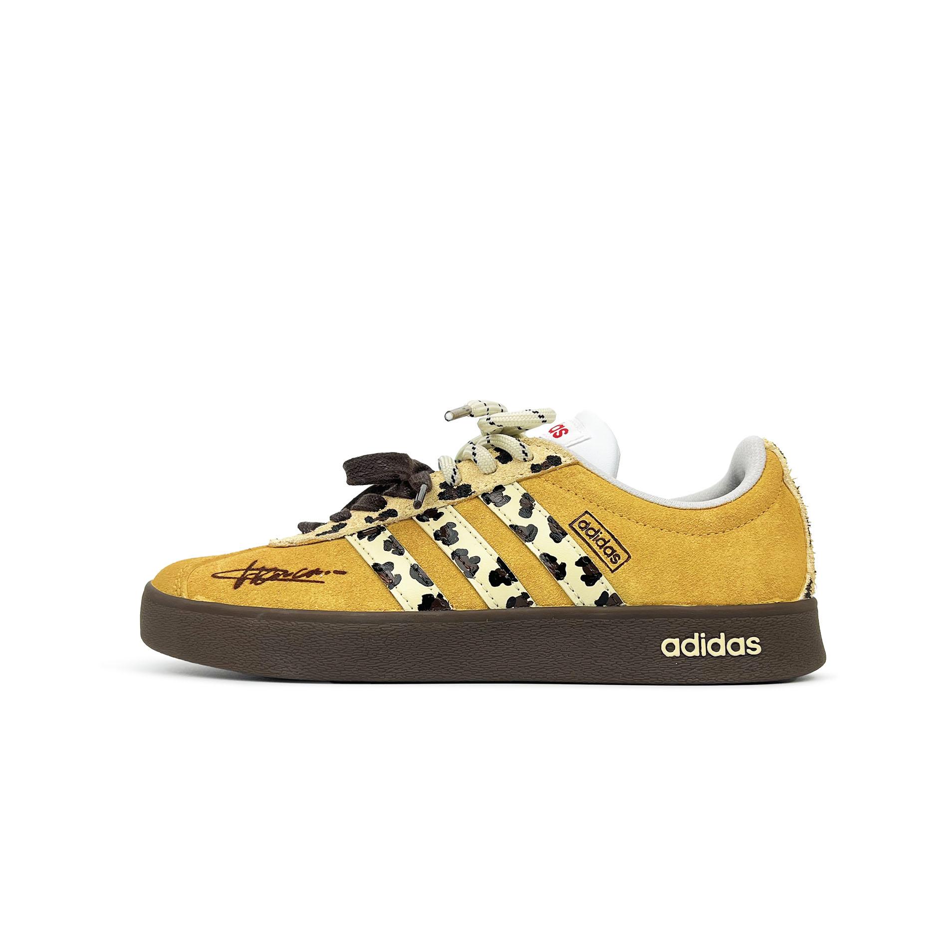 Adidas VL COURT 2.0 Cute Leopard Cushioning, Wear Resistant Low top Skateboard Shoes Unisex Yellow Brown HQ1802(team1409-) 41⅓
Adidas VL COURT 2.0 Cute Leopard Cushioning, Wear Resistant Low top Skateboard Shoes Unisex Yellow Brown HQ1802(team1409-) 41⅓