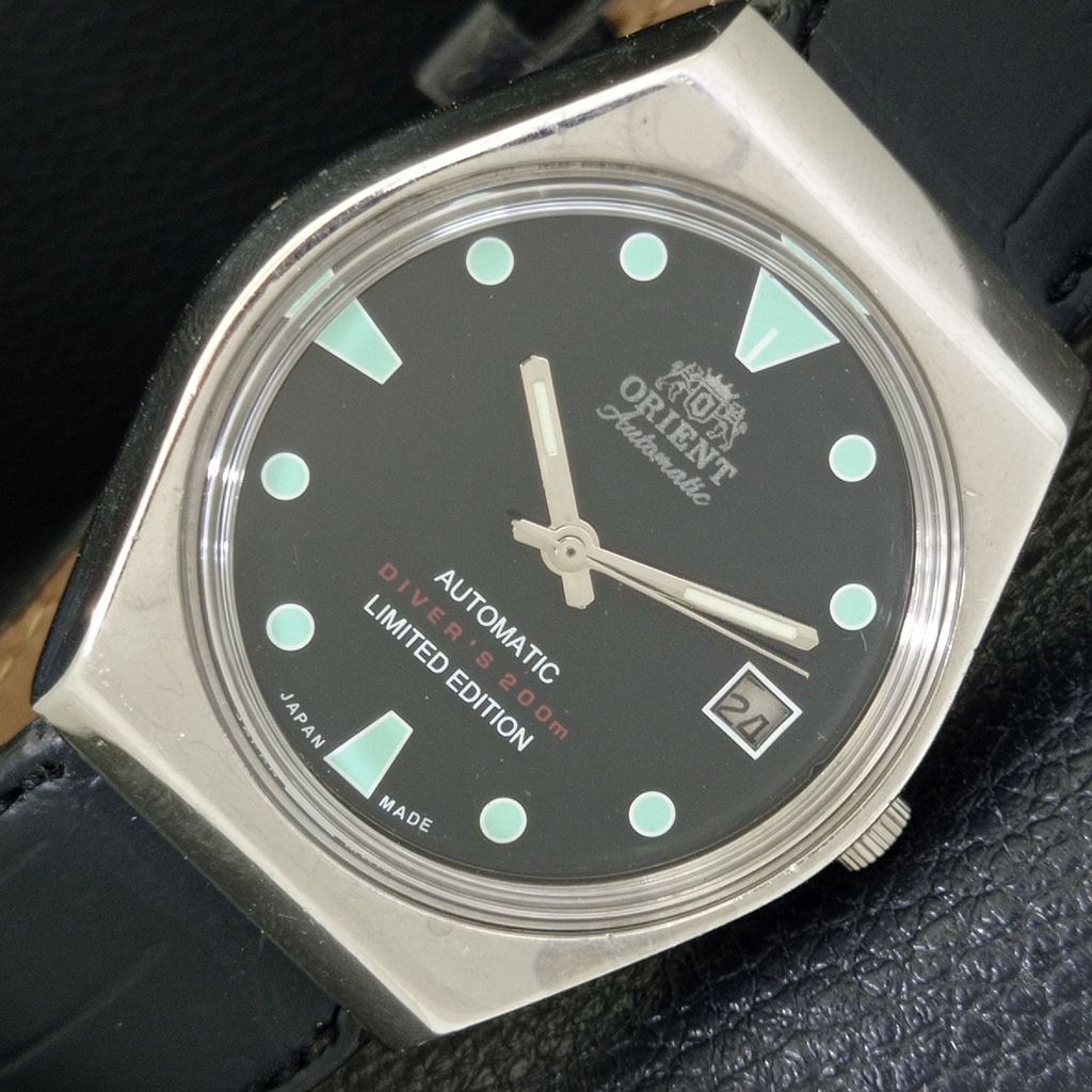 ORIENT AUTOMATIC 46941 VINTAGE JAPAN MENS BLACK COLOR DIAL WATCH a701804-5 R207-a701804
ORIENT AUTOMATIC 46941 VINTAGE JAPAN MENS BLACK COLOR DIAL WATCH a701804-5 R207-a701804