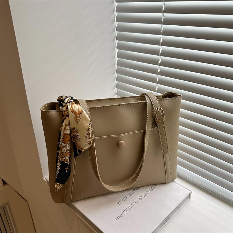 Women s bag large capacity portable mother bag 2025 new trendy fashion versatile retro shoulder messenger bag хаки
Women s bag large capacity portable mother bag 2025 new trendy fashion versatile retro shoulder messenger bag хаки