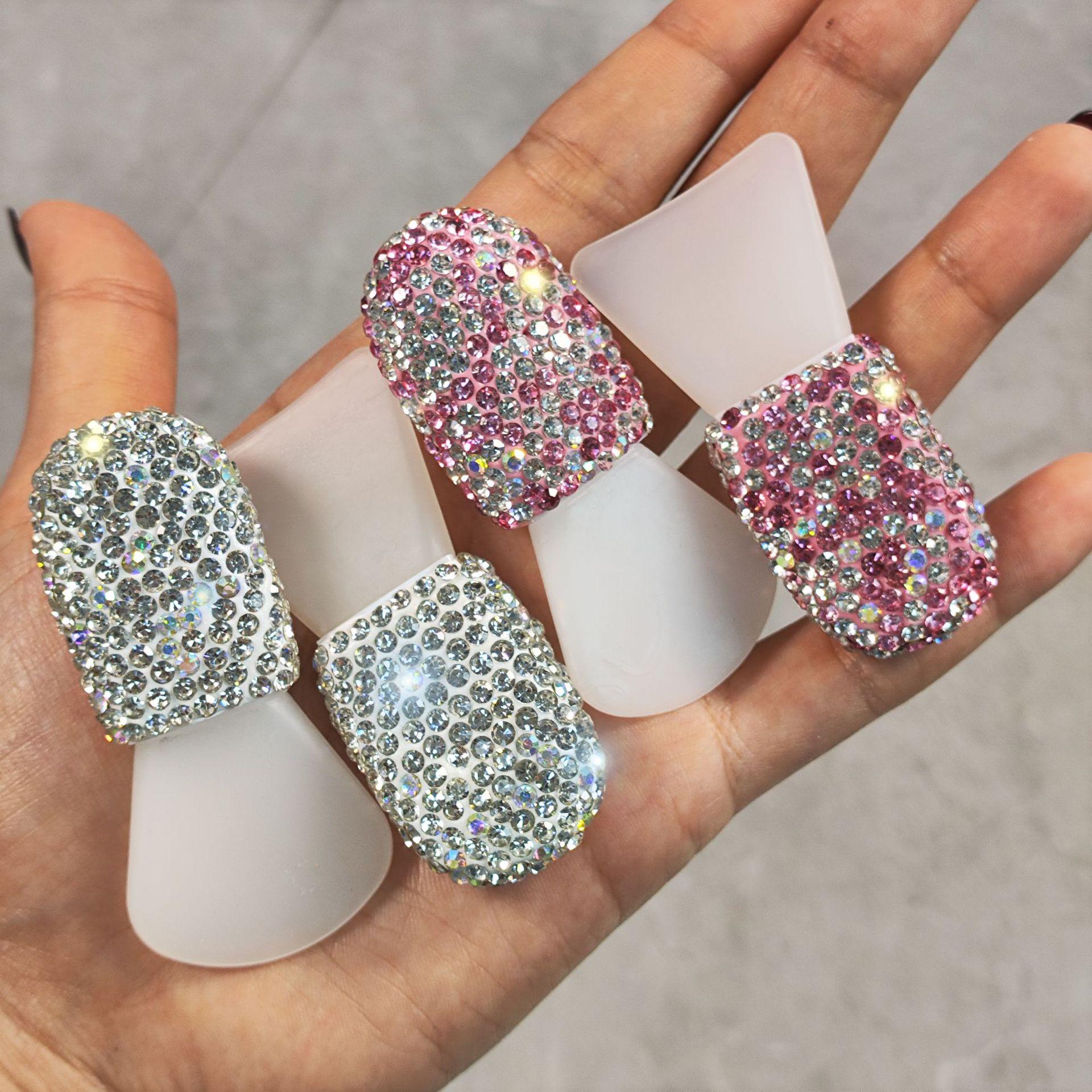 Diamond-Studded High-Value Mini Silicone Stick Mud Facial Mask with Soft Applicator Brush - Hot-Selling.
Diamond-Studded High-Value Mini Silicone Stick Mud Facial Mask with Soft Applicator Brush - Hot-Selling.