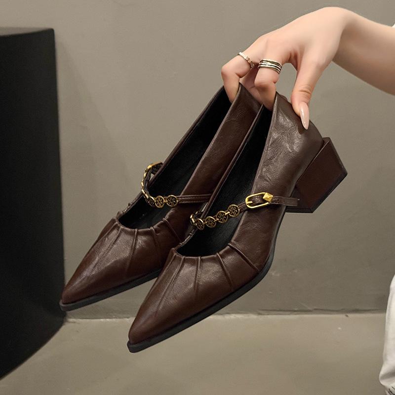 Women s shoes spring new pointed single shoes women s inner height increase one-word chain Mary Jane shoes soft flats 40 коричневий
Women s shoes spring new pointed single shoes women s inner height increase one-word chain Mary Jane shoes soft flats 40 коричневий