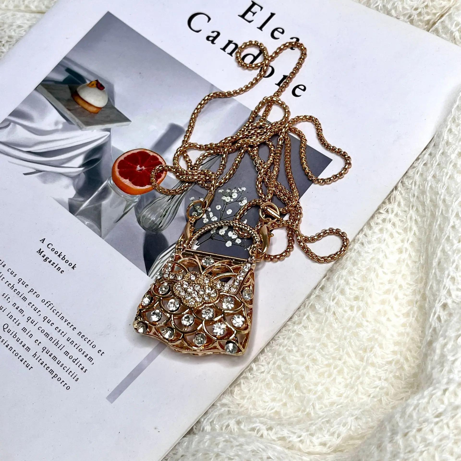 Designer Hollowed Out Heart- Haped Dinner Bags for Women Fashionable Metal Style Shoulder Bag Mini Accessory Bag
Designer Hollowed Out Heart- Haped Dinner Bags for Women Fashionable Metal Style Shoulder Bag Mini Accessory Bag