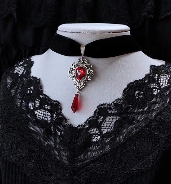 Retro Gothic Geometric Teardrop-shaped Hollowed-out Lacework Red Glass Crystal Pendant Velvet Necklace for Women Jewelry Gifts красный
Retro Gothic Geometric Teardrop-shaped Hollowed-out Lacework Red Glass Crystal Pendant Velvet Necklace for Women Jewelry Gifts красный