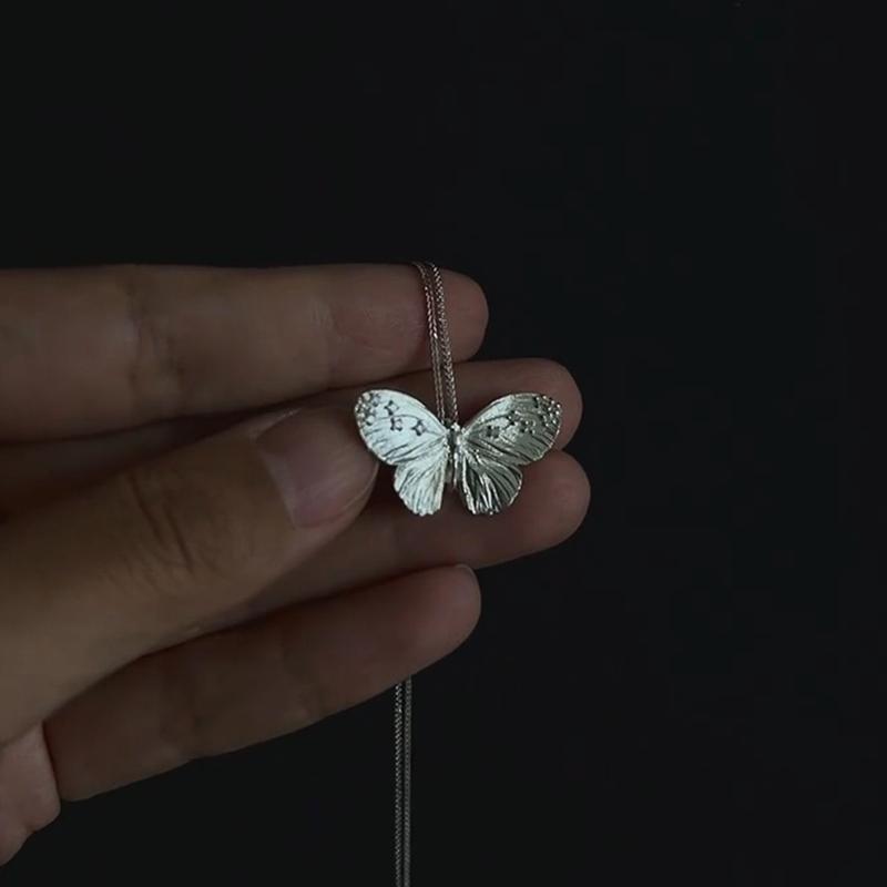 New 925 Silver Zrcon Butterfly Pendant Necklace Women s Chain Choker Fashion Animal Fine Jewelry Birthday party Gift Wholesale
New 925 Silver Zrcon Butterfly Pendant Necklace Women s Chain Choker Fashion Animal Fine Jewelry Birthday party Gift Wholesale