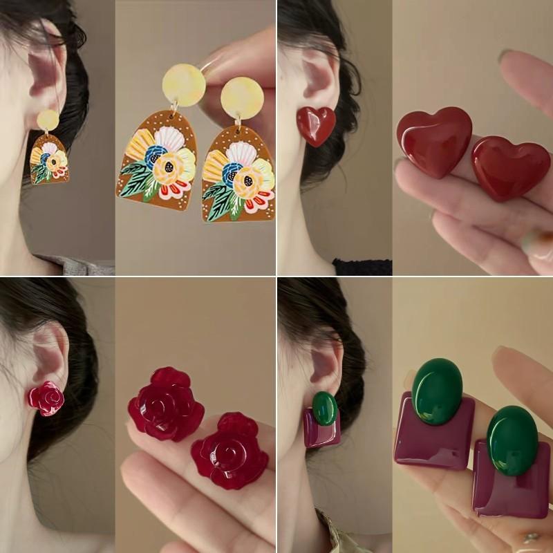 Retro flower love earrings fashion Hong Kong style high-end stud earrings niche versatile temperament earrings women
Retro flower love earrings fashion Hong Kong style high-end stud earrings niche versatile temperament earrings women