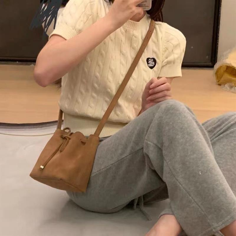 Коричневая замшевая сумка через плечо женская весенне-летняя простая ретро-сумка-мессенджер с завязками сумка-ведро для поездок на работу коричневый