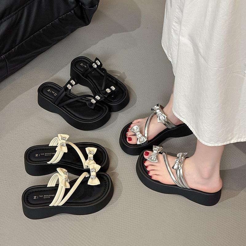 Temperament round head thick-soled slippers 2025 summer new set of toe sandals outer wear versatile with skirt cool slippers 35 чёрный
Temperament round head thick-soled slippers 2025 summer new set of toe sandals outer wear versatile with skirt cool slippers 35 чёрный