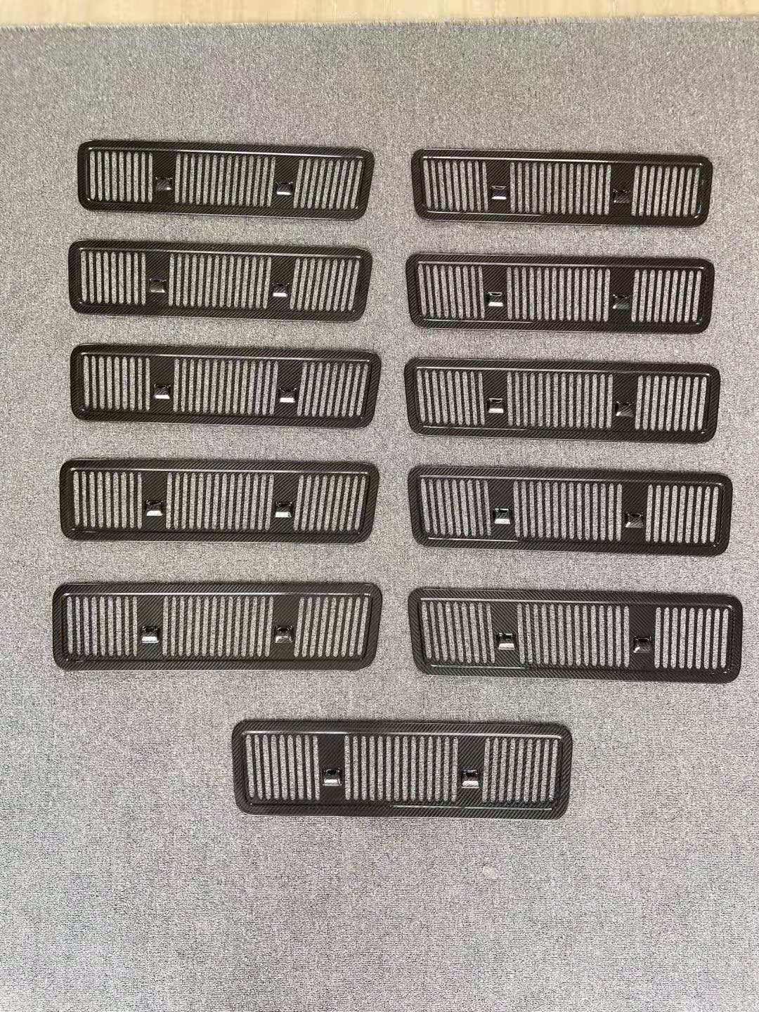 Декоративная накладка вентиляционного отверстия капота из углеродного волокна Mercedes-Benz G-Class W464 G63 для G350, G550, G500
Декоративная накладка вентиляционного отверстия капота из углеродного волокна Mercedes-Benz G-Class W464 G63 для G350, G550, G500