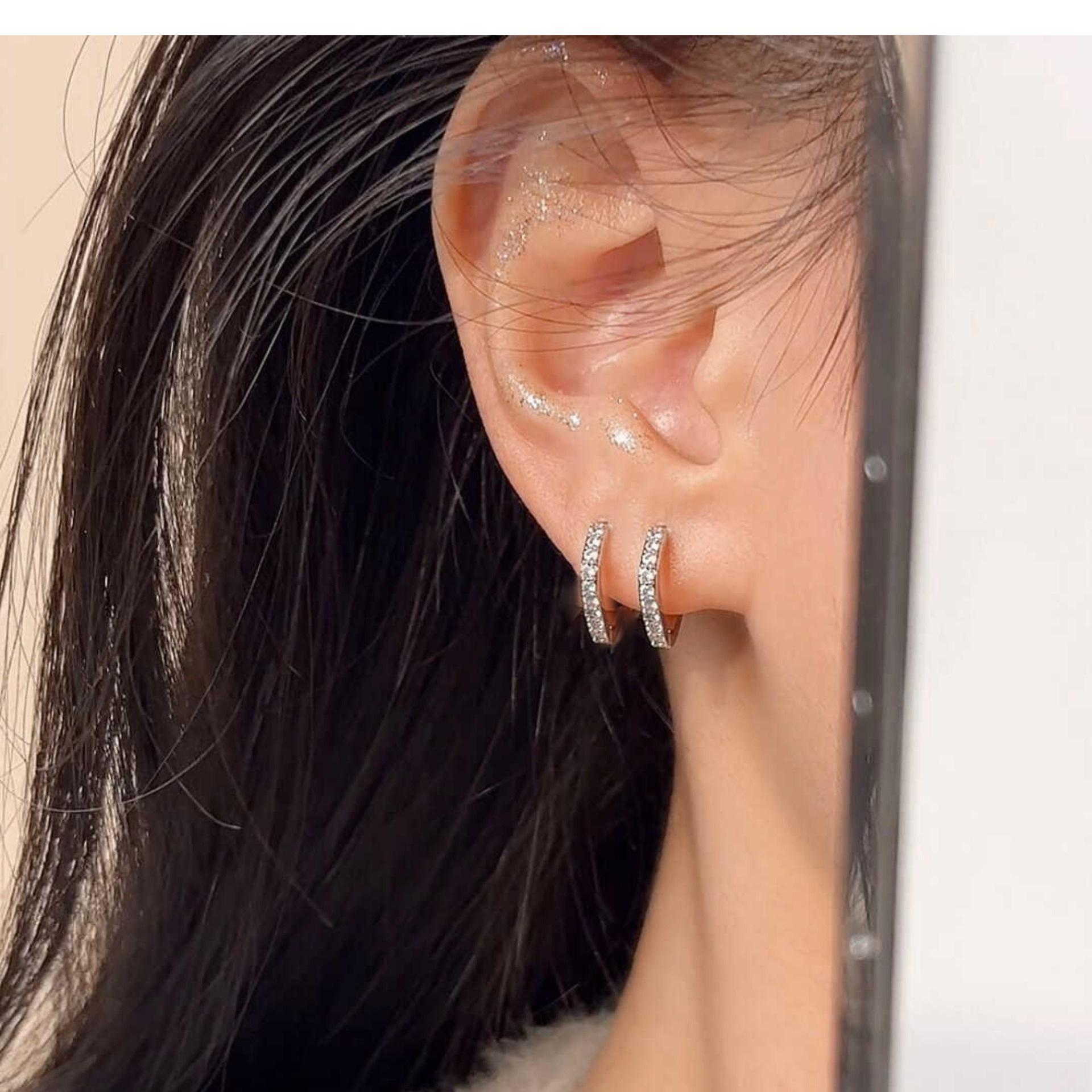 Серьги-кольца из серебра 925 пробы с квадратным цирконом, роскошные, изысканные и гипоаллергенные для женщин
Серьги-кольца из серебра 925 пробы с квадратным цирконом, роскошные, изысканные и гипоаллергенные для женщин