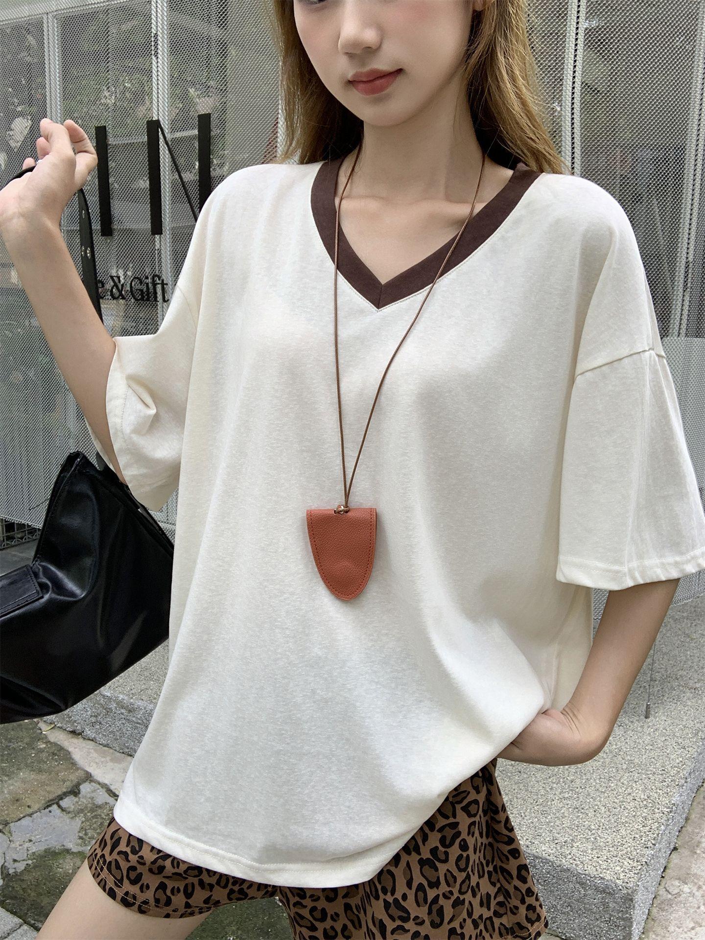 Korean contrasting colors simple casual V-neck short-sleeved T-shirt women s summer new design loose and thin top One size fits all
Korean contrasting colors simple casual V-neck short-sleeved T-shirt women s summer new design loose and thin top One size fits all