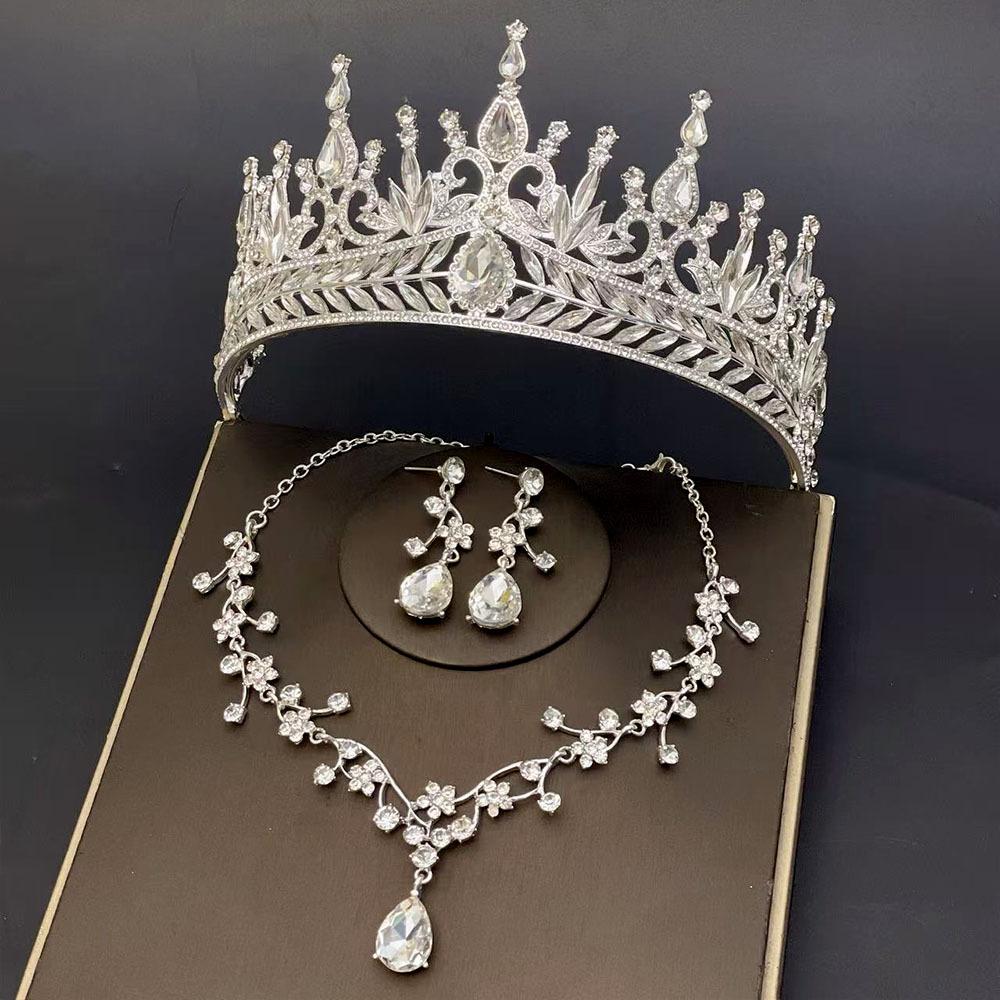 Bridal Crown Headgear Three-piece Korean Wedding Necklace Wedding Dress Accessories Wedding Birthday Hair Accessories Earrings Set 2026 15*8CM
Bridal Crown Headgear Three-piece Korean Wedding Necklace Wedding Dress Accessories Wedding Birthday Hair Accessories Earrings Set 2026 15*8CM