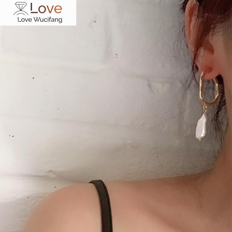 Серьги-кольца из металла с пресноводным жемчугом золотого цвета, серьги-гвоздики серебряного цвета с геометрическим кругом, свадебные серьги для женщин, ювелирные изделия золотой 
Серьги-кольца из металла с пресноводным жемчугом золотого цвета, серьги-гвоздики серебряного цвета с геометрическим кругом, свадебные серьги для женщин, ювелирные изделия золотой