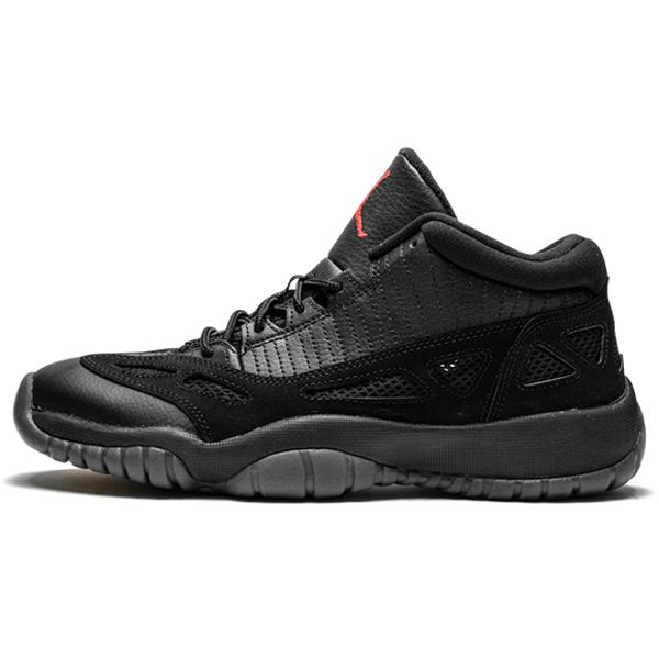 Jordan 11 Retro Low Referee GS 768873-003 40
Jordan 11 Retro Low Referee GS 768873-003 40