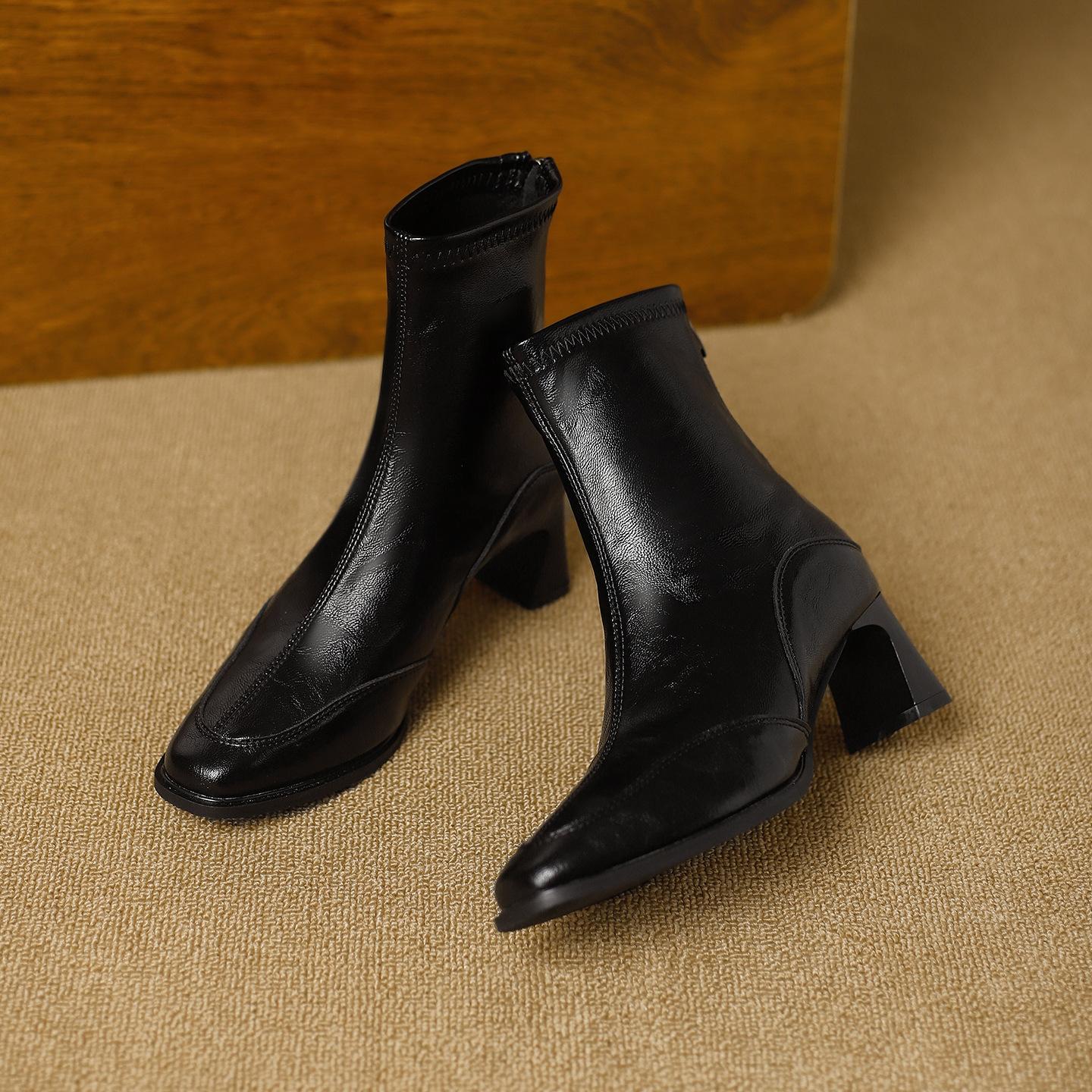 Square head short boots women s thick heel 2025 autumn and winter new rear zipper soft leather niche literary retro style thin elastic boots 40 чорний
Square head short boots women s thick heel 2025 autumn and winter new rear zipper soft leather niche literary retro style thin elastic boots 40 чорний