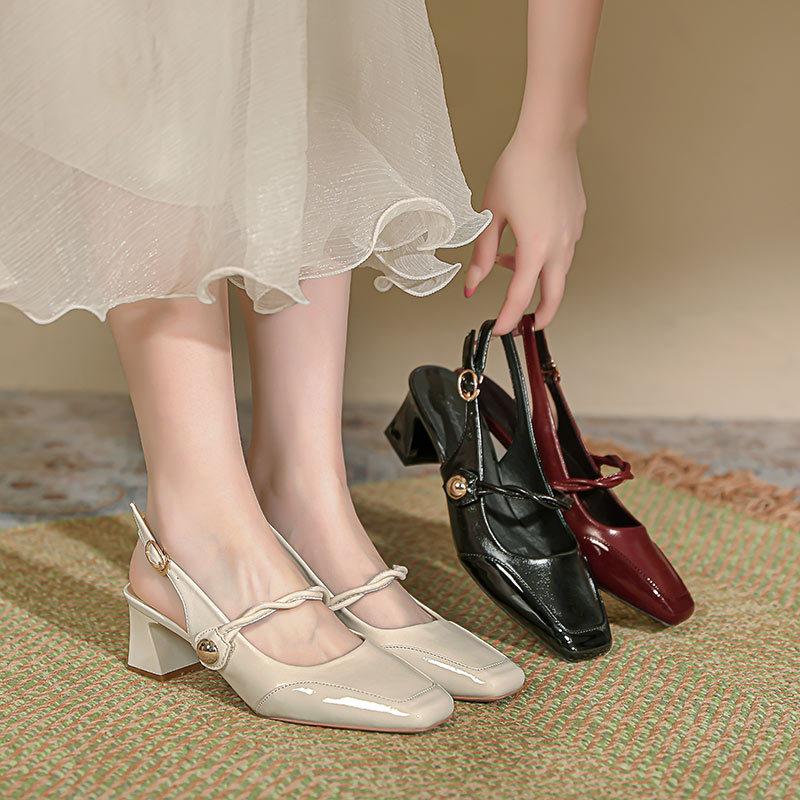 One word with bag head sandals women s thick heel new middle heel square head rear empty single shoes red high heels 40
One word with bag head sandals women s thick heel new middle heel square head rear empty single shoes red high heels 40