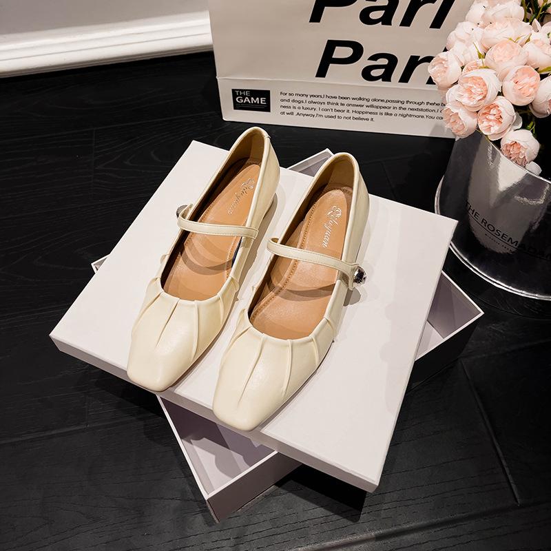 Coarse-heeled single shoes French retro Mary Jane shoes white 2025 new spring and autumn soft leather one-word with square head low-heeled shoes 35
Coarse-heeled single shoes French retro Mary Jane shoes white 2025 new spring and autumn soft leather one-word with square head low-heeled shoes 35