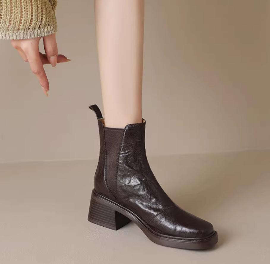 French retro square head women s leather boots autumn and winter versatile bare boots foreign trade brown wrinkled boots short Martin boots 40
French retro square head women s leather boots autumn and winter versatile bare boots foreign trade brown wrinkled boots short Martin boots 40