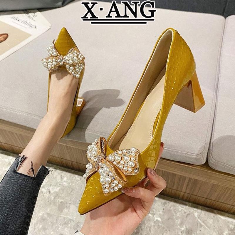 Rhinestone bow high heels women s spring new with skirt shallow middle heel thick heel pointed single shoes 39
Rhinestone bow high heels women s spring new with skirt shallow middle heel thick heel pointed single shoes 39