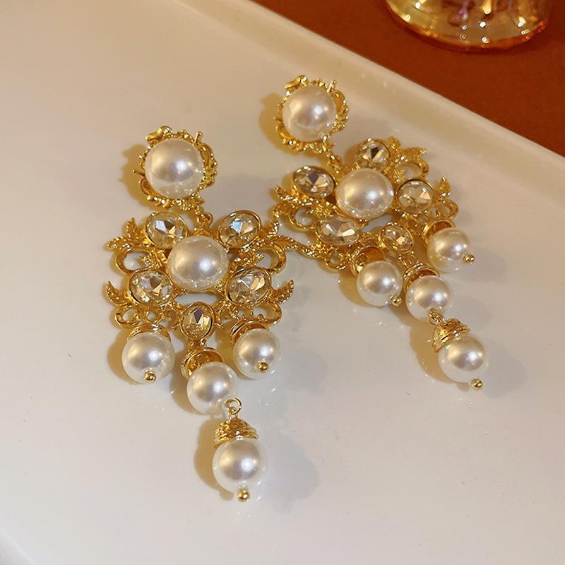 Diamond-set love moon pearl necklace European and American retro design sense collarbone chain niche exaggerated temperament jewelry
Diamond-set love moon pearl necklace European and American retro design sense collarbone chain niche exaggerated temperament jewelry
