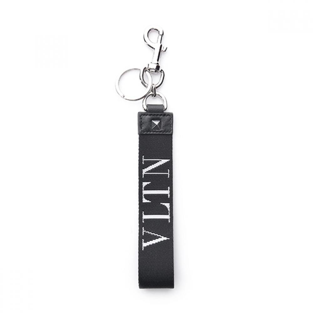 Valentino 2y2P0p99 Ruh 0ni P0p99 Ruh 0ni Vltn Keyring 2Y2P0P99 RUH 0NI
Valentino 2y2P0p99 Ruh 0ni P0p99 Ruh 0ni Vltn Keyring 2Y2P0P99 RUH 0NI