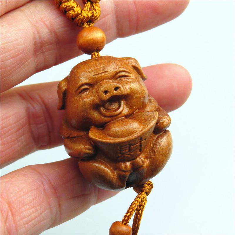 Двенадцать брелоков со знаками зодиака, искусно вырезанные из красного дерева, являются изысканными трехмерными подарками и пользуются популярностью у продавцов на ночных рынках.
Двенадцать брелоков со знаками зодиака, искусно вырезанные из красного дерева, являются изысканными трехмерными подарками и пользуются популярностью у продавцов на ночных рынках.