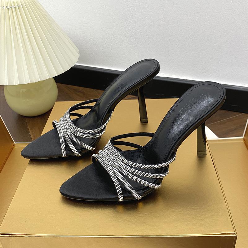 One-word rhinestone high-heeled sandals are fashionable and versatile, sexy open-toed, half-tow single shoes, stiletto high heels. 40
One-word rhinestone high-heeled sandals are fashionable and versatile, sexy open-toed, half-tow single shoes, stiletto high heels. 40