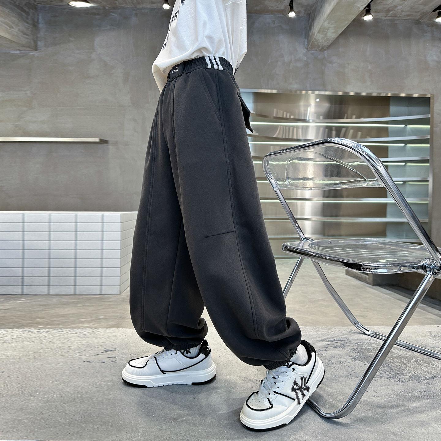 Хлопчачі спортивні штани вільного крою на весну та осінь 2025 року - Універсальні, повсякденні, модні дитячі спортивні штани 150 cm деревне вугілля
Хлопчачі спортивні штани вільного крою на весну та осінь 2025 року - Універсальні, повсякденні, модні дитячі спортивні штани 150 cm деревне вугілля