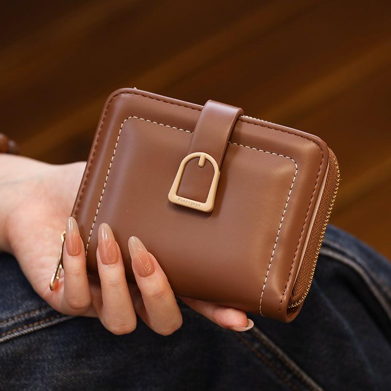 Модный и минималистичный мини-кошелек для монет со складной пряжкой для хранения женских кошельков темно-коричневого
Модный и минималистичный мини-кошелек для монет со складной пряжкой для хранения женских кошельков темно-коричневого