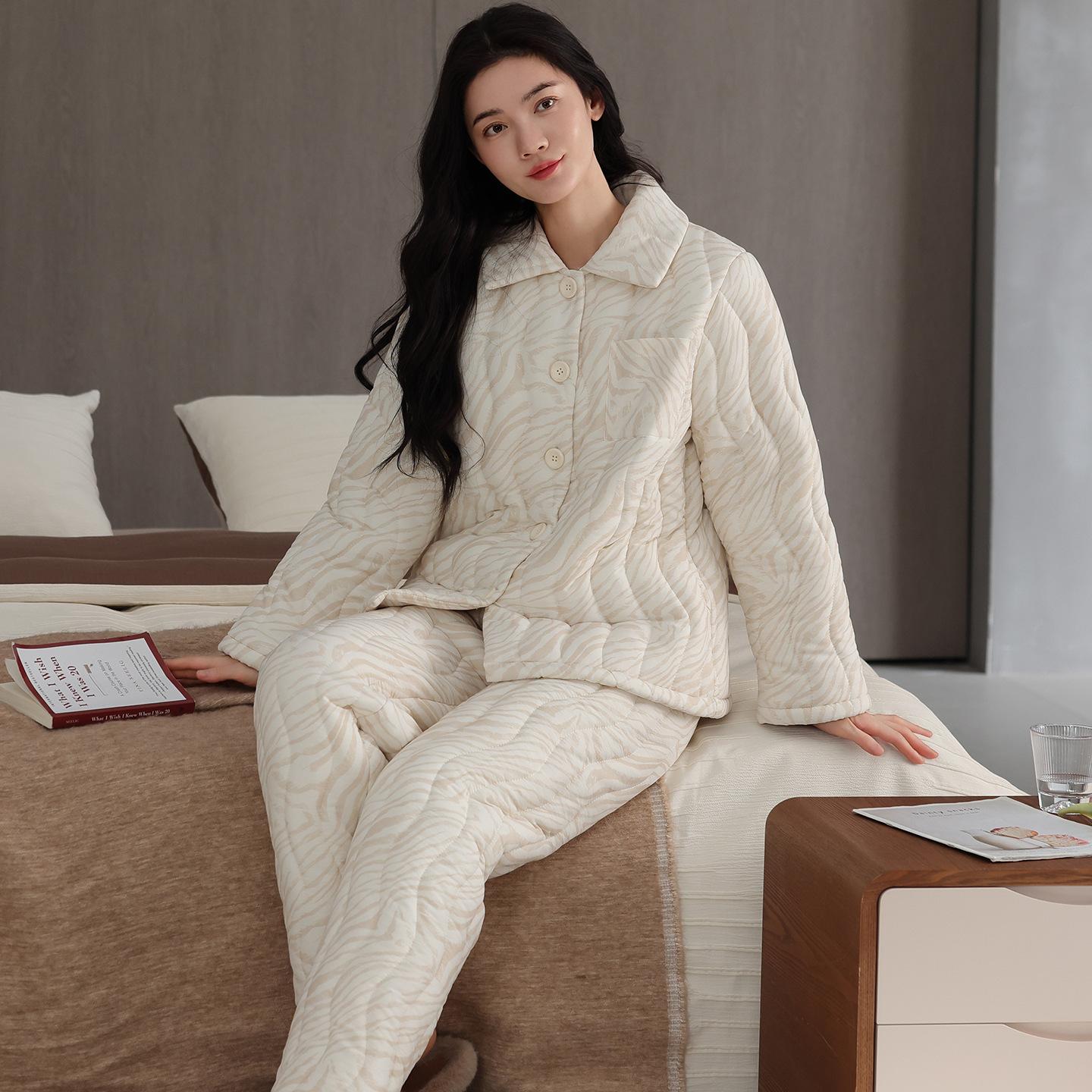 Pajamas Women S Winter Cute Coral Fleece Three-Layer Thickened Fleece Clip Padded Jacket Can Be Worn Outside Loungewear Warm Suit 2XL
Pajamas Women S Winter Cute Coral Fleece Three-Layer Thickened Fleece Clip Padded Jacket Can Be Worn Outside Loungewear Warm Suit 2XL