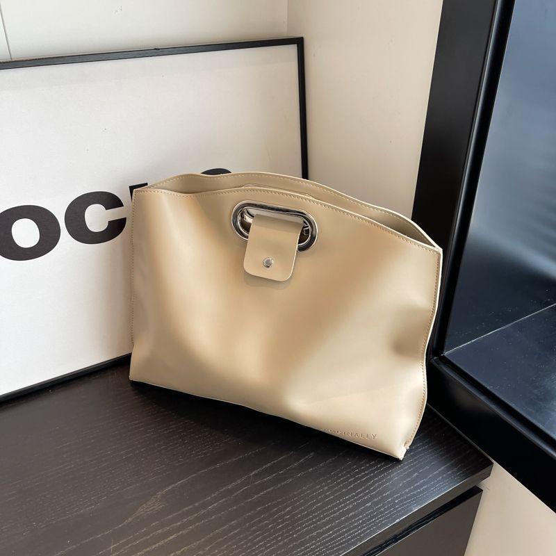 Light luxury large-capacity handbag New commuter fashion simple laptop temperament briefcase separate flat liner белый
Light luxury large-capacity handbag New commuter fashion simple laptop temperament briefcase separate flat liner белый