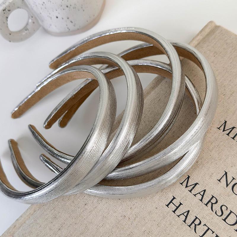 Shiny Silver Headband for Woman Girls Fashion Temperament Hair Hoop Retro Leather Sponge Hair Band Female Party Hair Accessories
Shiny Silver Headband for Woman Girls Fashion Temperament Hair Hoop Retro Leather Sponge Hair Band Female Party Hair Accessories