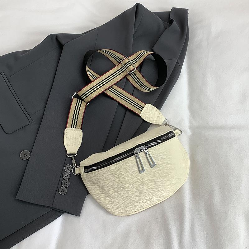 Autumn new fashion simple trend saddle bag retro wide shoulder strap high value single shoulder messenger women s bag белый
Autumn new fashion simple trend saddle bag retro wide shoulder strap high value single shoulder messenger women s bag белый