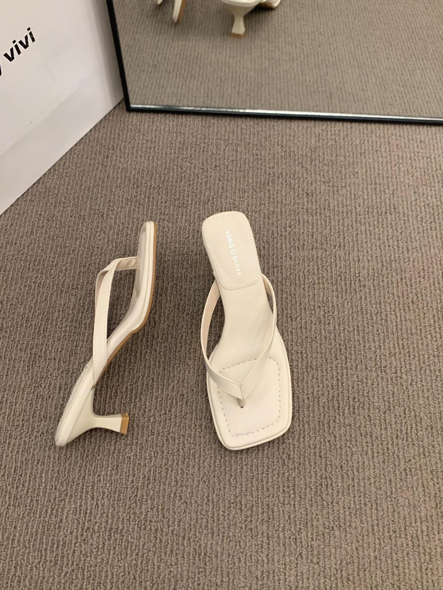 Сандалии щипки шлепанцы туфельки феи летняя обувь 2025 новинка простые с открытым носком на высоком каблуке 39
Сандалии щипки шлепанцы туфельки феи летняя обувь 2025 новинка простые с открытым носком на высоком каблуке 39