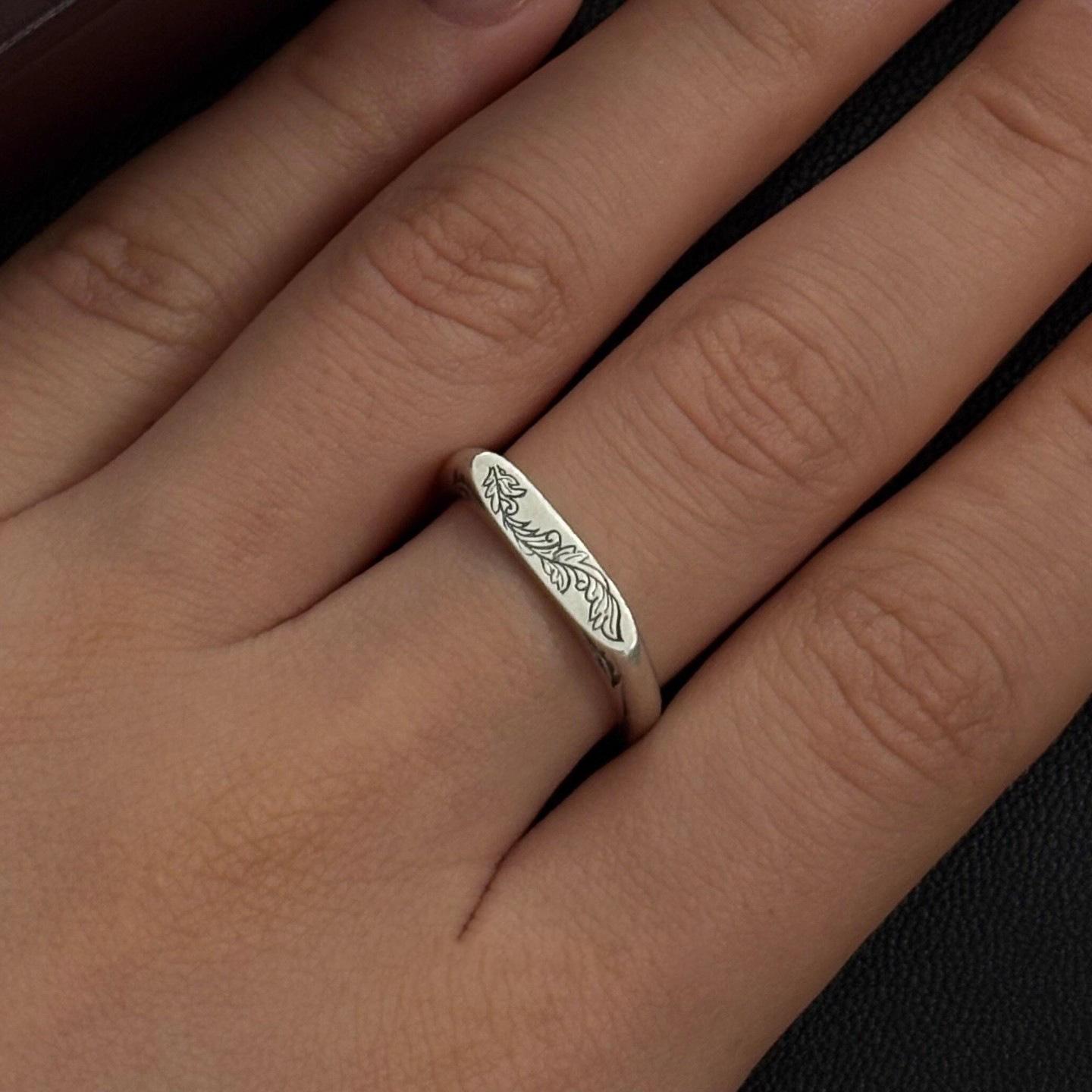 Retro minimalist no inlay carved two-color pattern carved rings autumn and winter light luxury high-end ring party jewelry gift resizable серебряный
Retro minimalist no inlay carved two-color pattern carved rings autumn and winter light luxury high-end ring party jewelry gift resizable серебряный