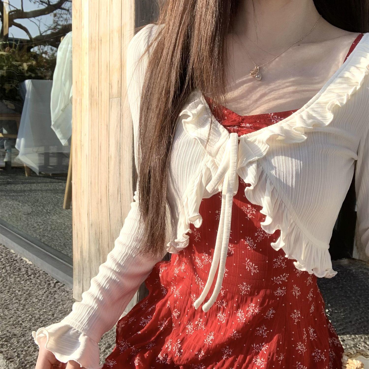 French Floral Red Spaghetti Strap Summer Dress Set - Waist-Cinching and Irregular Slit Design Small
French Floral Red Spaghetti Strap Summer Dress Set - Waist-Cinching and Irregular Slit Design Small