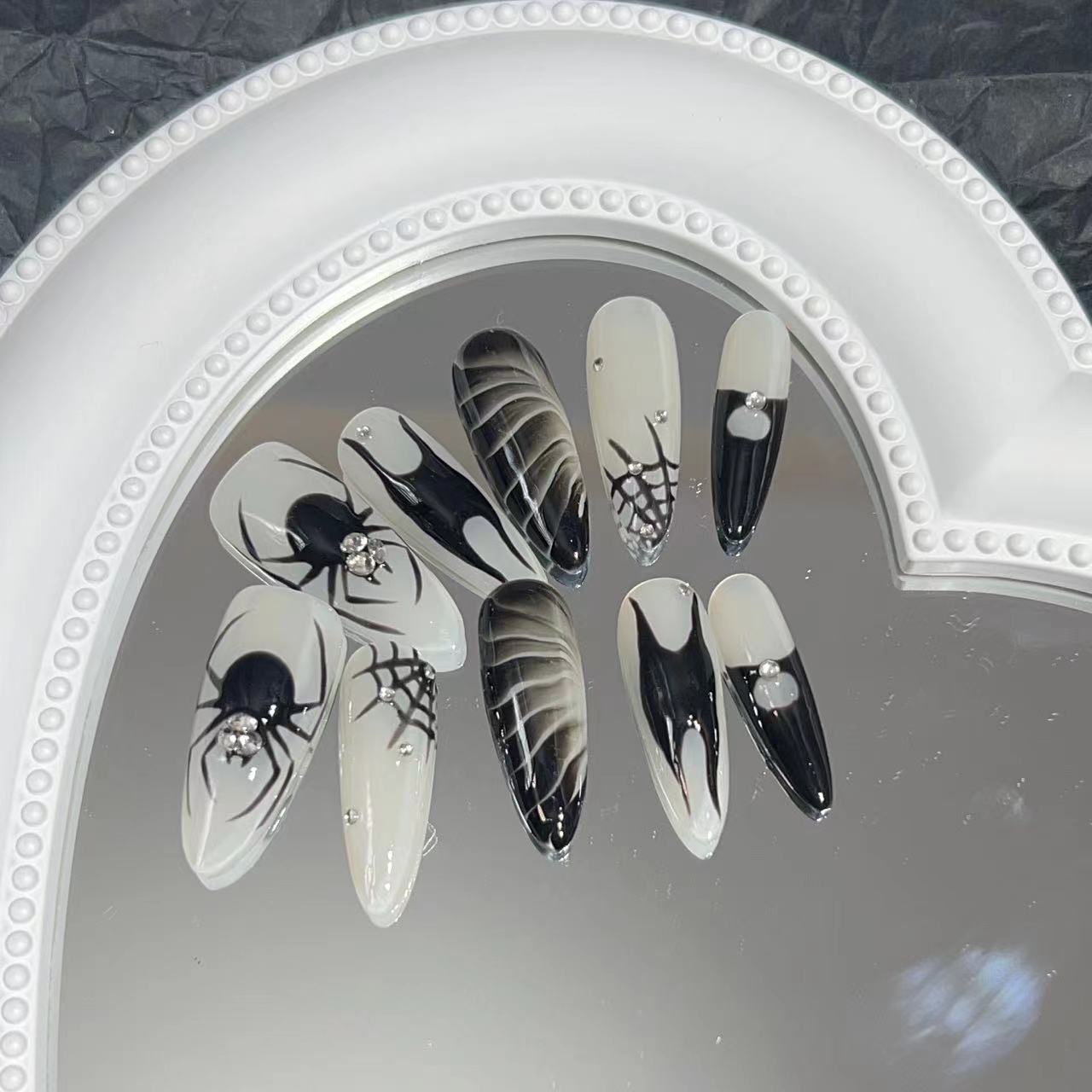 Wearing Armor Pure Handmade Manicure Finished Fake Nail Patch Dark Advanced Hand-painted Spider Nail Art Extra Small XS
Wearing Armor Pure Handmade Manicure Finished Fake Nail Patch Dark Advanced Hand-painted Spider Nail Art Extra Small XS