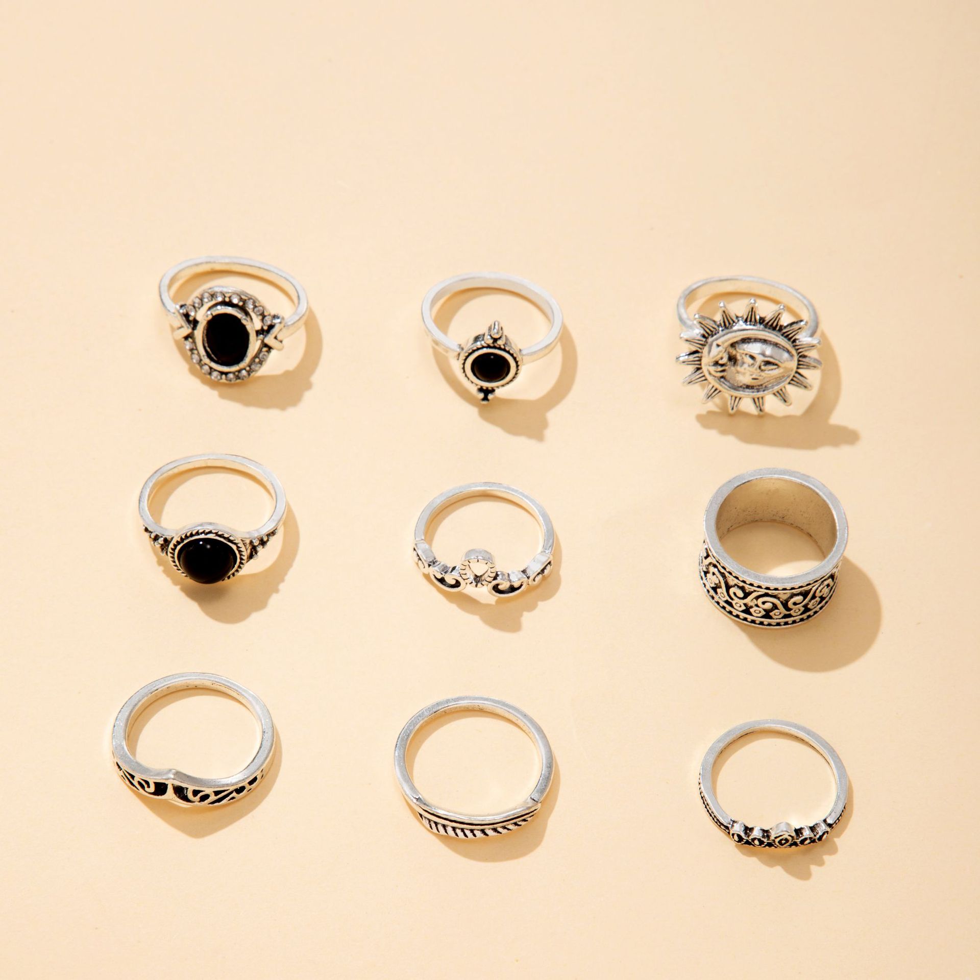 Модные украшения Винтажное резное солнце перо крест кольцо с черным драгоценным камнем набор из нескольких предметов
Модные украшения Винтажное резное солнце перо крест кольцо с черным драгоценным камнем набор из нескольких предметов