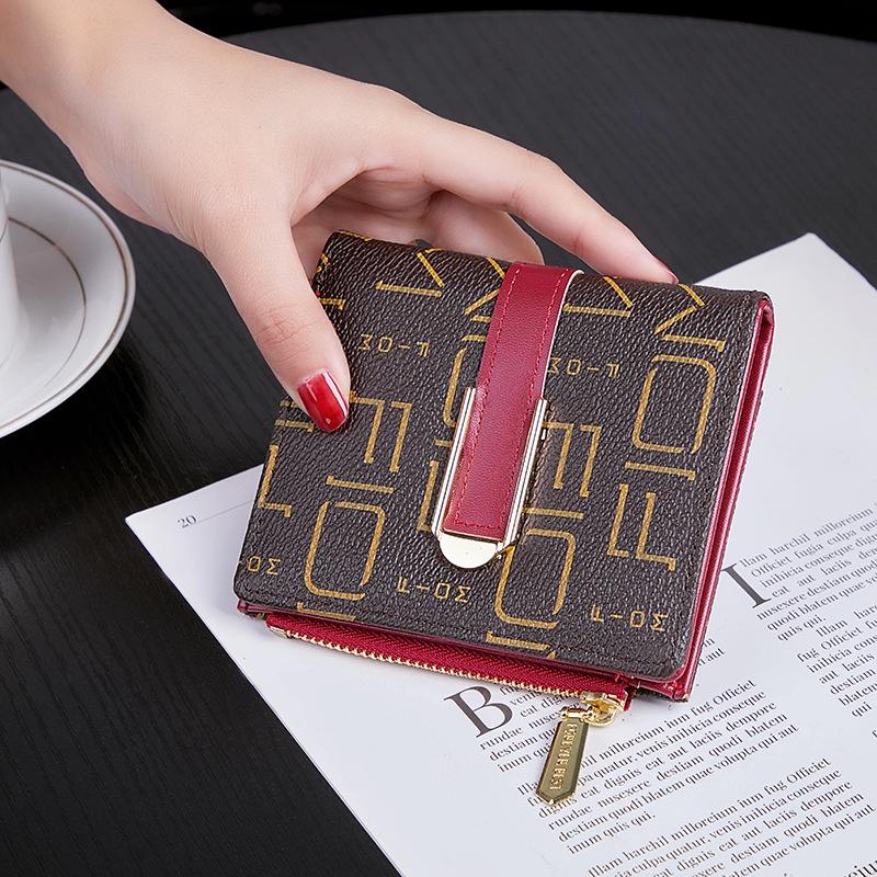 IELGY Компактный женский кошелек на молнии с буквенным принтом кофейный
IELGY Компактный женский кошелек на молнии с буквенным принтом кофейный