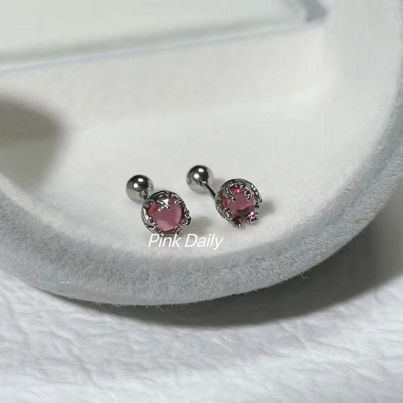 Super beautiful~ colored milk fairy moonstone earrings screwing screws earbone nails sleeping without removing cochlear nails earrings
Super beautiful~ colored milk fairy moonstone earrings screwing screws earbone nails sleeping without removing cochlear nails earrings
