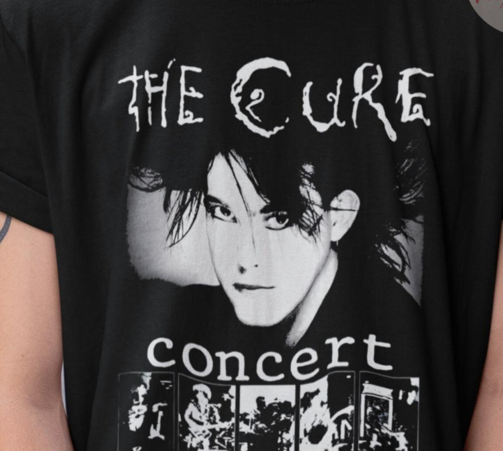 The Cure Унісекс - Футболка з принтом рок-гурту - Графічна футболка з концерту The Cure - Футболка унісекс XL
The Cure Унісекс - Футболка з принтом рок-гурту - Графічна футболка з концерту The Cure - Футболка унісекс XL