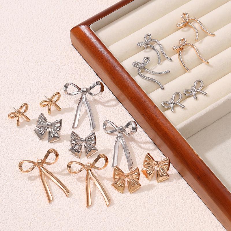 Accessories niche design bow metal stud earrings ins elegant fashion versatile earrings women
Accessories niche design bow metal stud earrings ins elegant fashion versatile earrings women