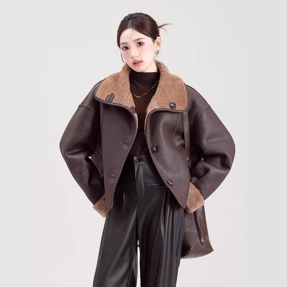 Women s Reversible Faux Fur Shearling Wool Coat - 2024 Winter Loose Fit, Slimming, Versatile Outerwear. Medium
Women s Reversible Faux Fur Shearling Wool Coat - 2024 Winter Loose Fit, Slimming, Versatile Outerwear. Medium