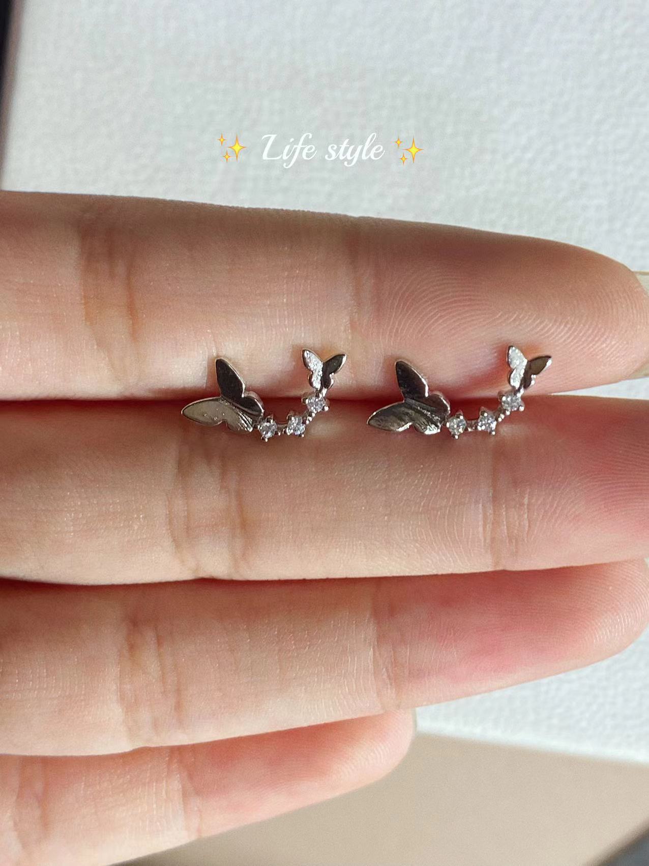 Curved butterfly stud earrings women s sterling silver new popular niche design exquisite earrings earrings
Curved butterfly stud earrings women s sterling silver new popular niche design exquisite earrings earrings