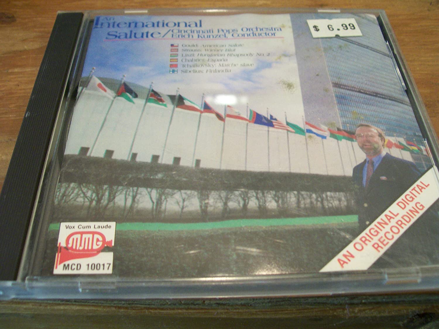CD NTERNATIONAL SALUTE - International Salute MCD10017 MMG/Vox Cum Lau 1984 US Classical Used
CD NTERNATIONAL SALUTE - International Salute MCD10017 MMG/Vox Cum Lau 1984 US Classical Used