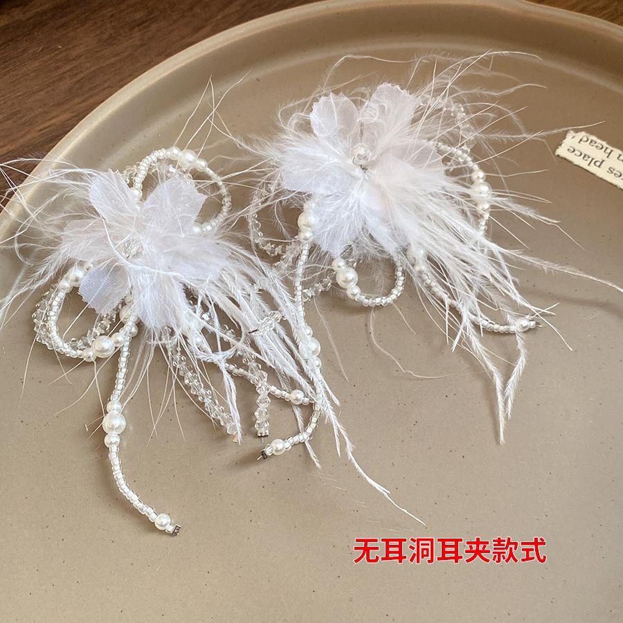 Super fairy white feather flower glass pearl necklace earrings set temperament collarbone chain light luxury high-end jewelry
Super fairy white feather flower glass pearl necklace earrings set temperament collarbone chain light luxury high-end jewelry